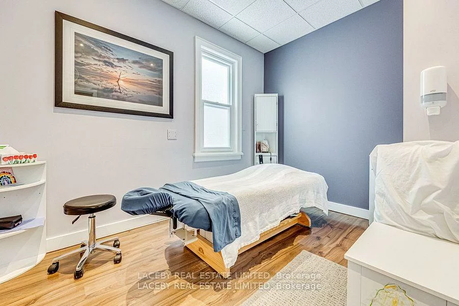 250, Main, Schomberg, King