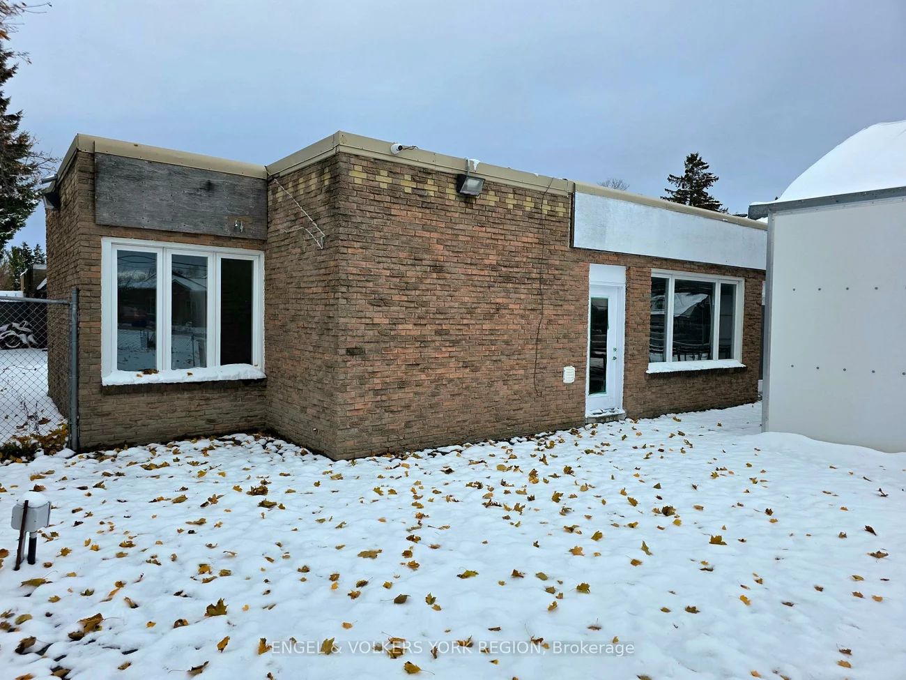 1344, Wellington, Rural King, King