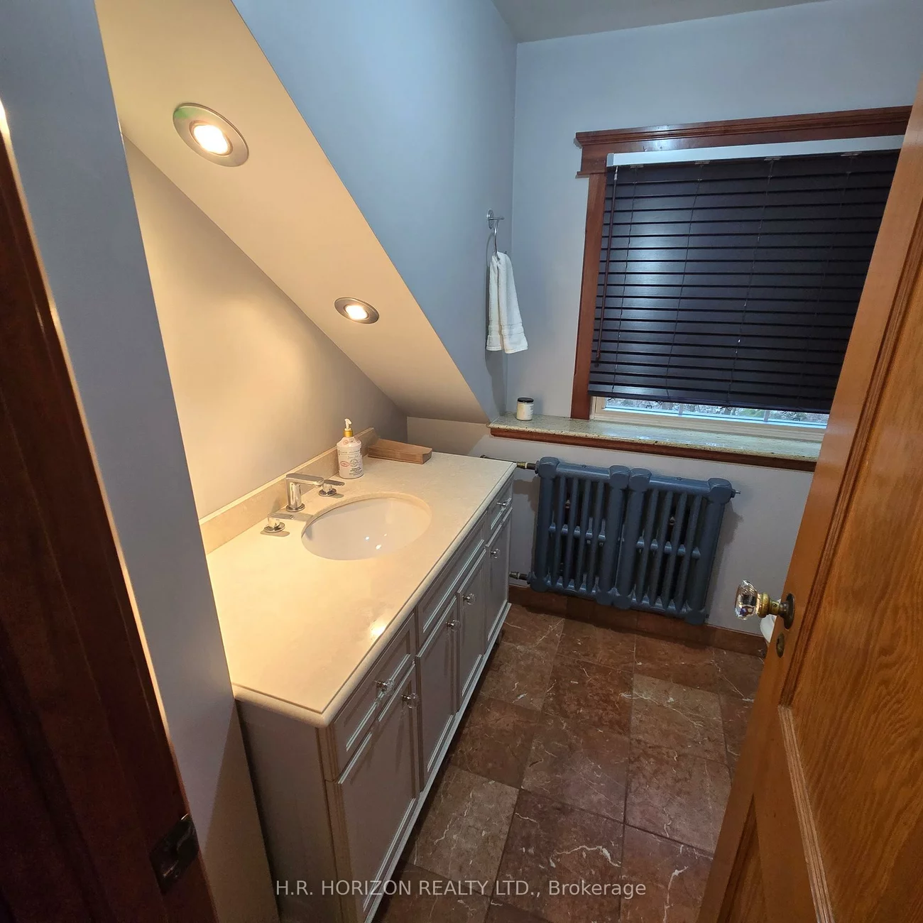 202, Main, Schomberg, King