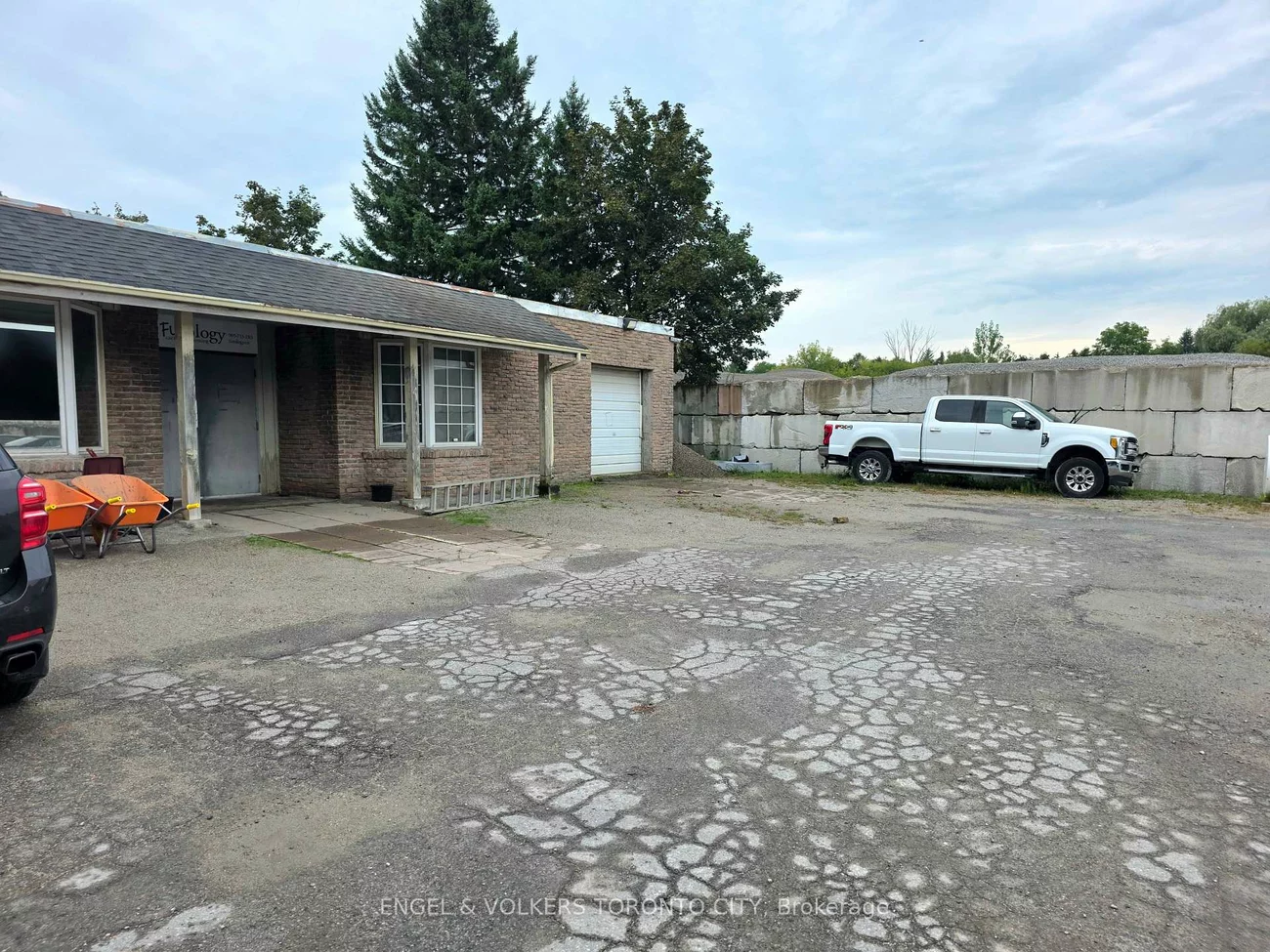 1344, Wellington, Rural King, King