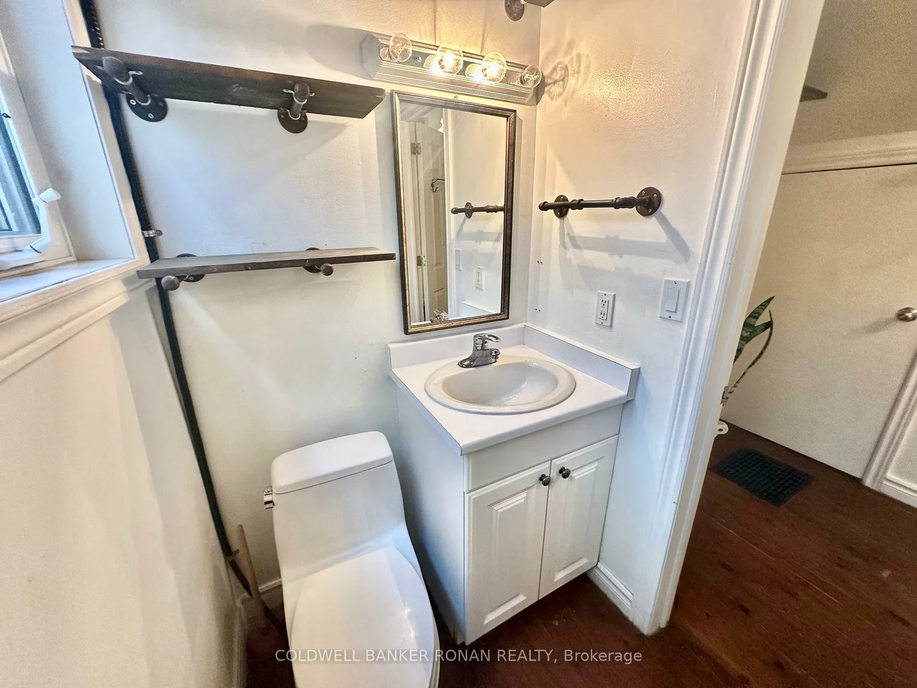 284, Main, Schomberg, King