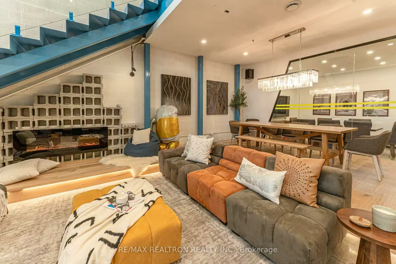 10950, Woodbine, Victoria Square, Markham