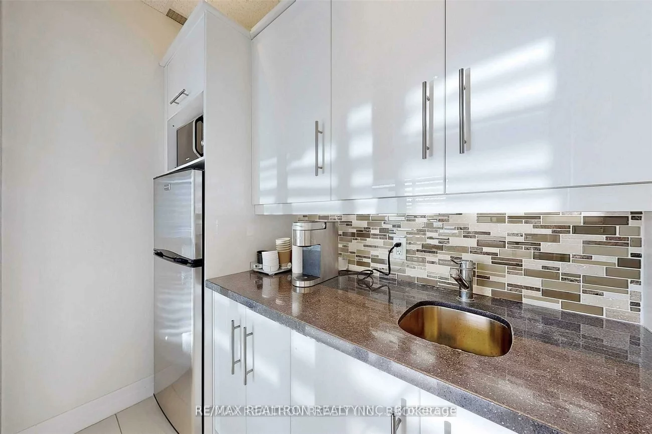 7191, Yonge, Thornhill, Markham