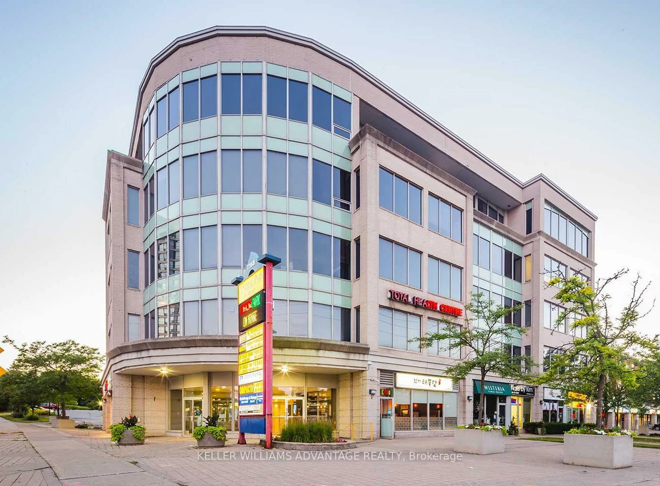 7368, Yonge, Thornhill, Markham