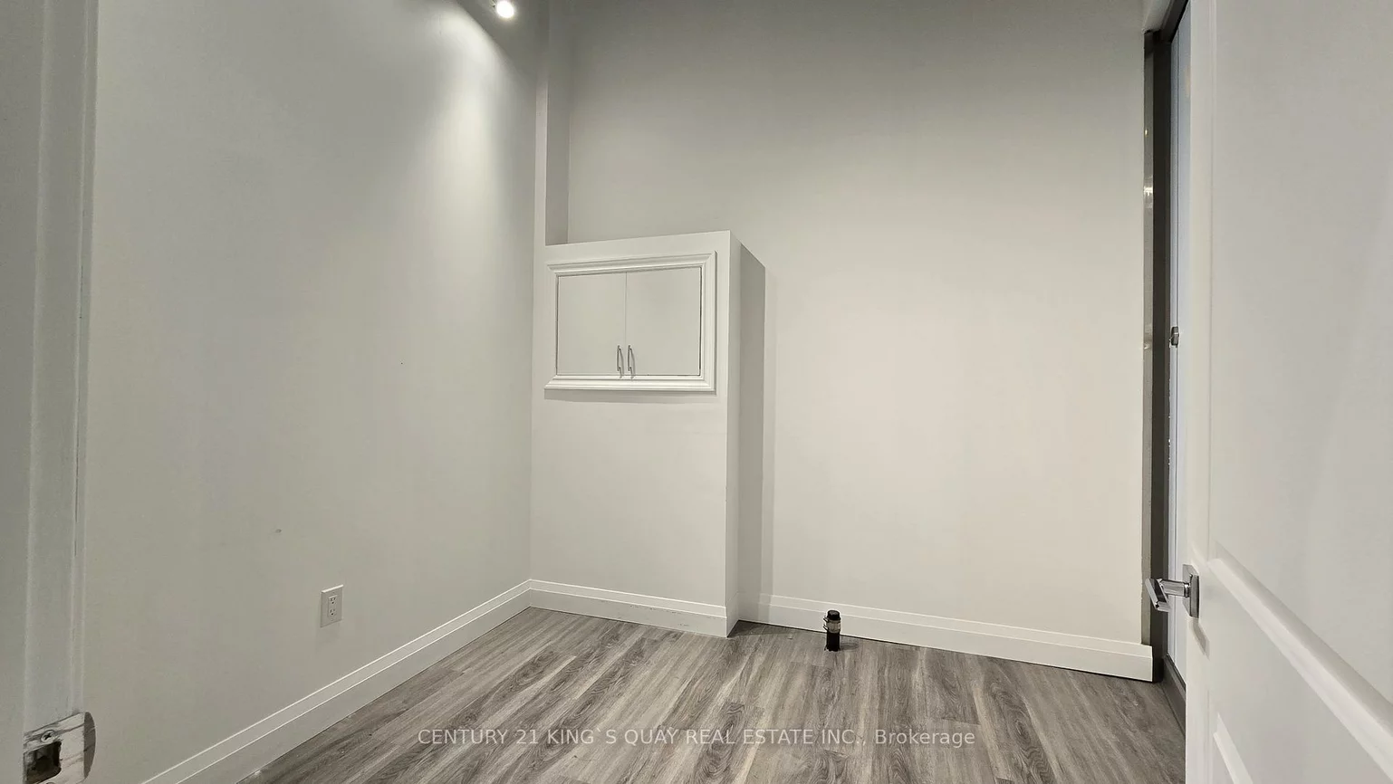 9390, Woodbine, Cachet, Markham