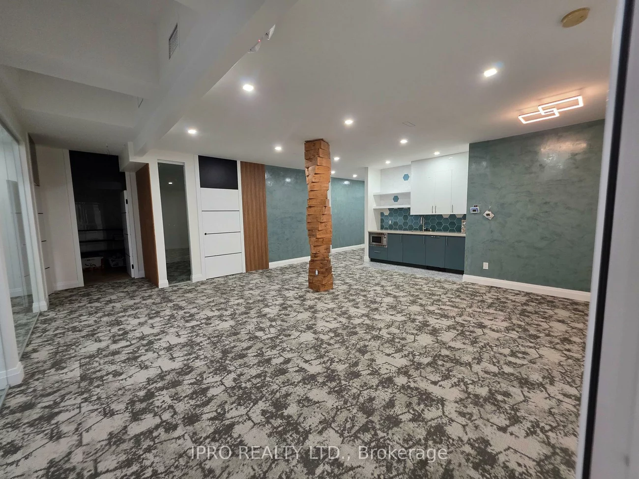 8119, Yonge, Royal Orchard, Markham