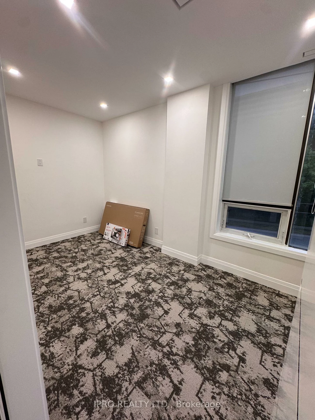 8119, Yonge, Royal Orchard, Markham