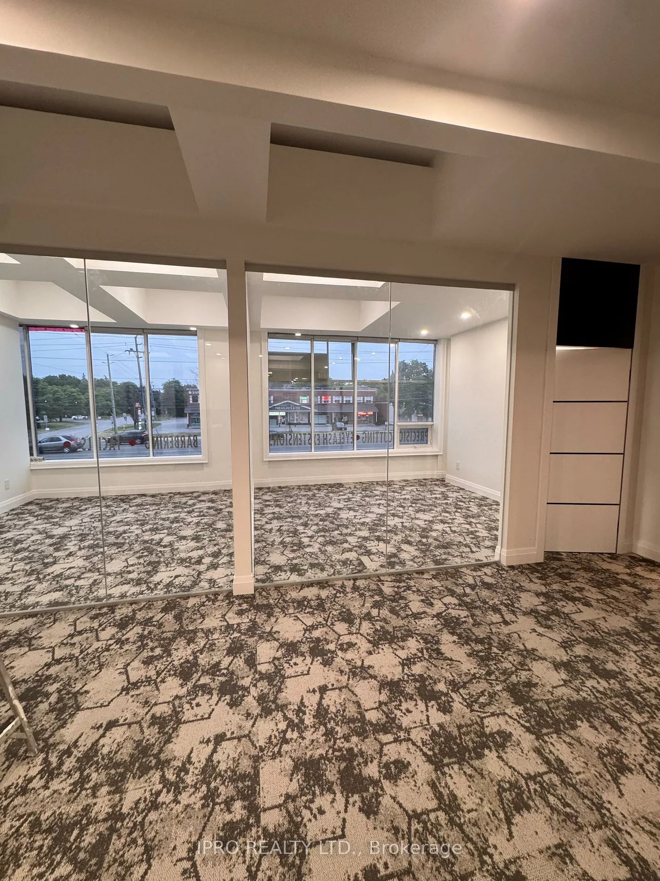 8119, Yonge, Royal Orchard, Markham