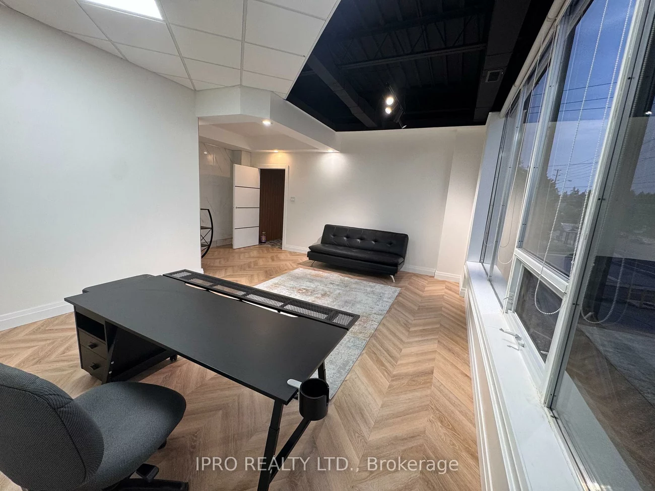 8119, Yonge, Royal Orchard, Markham