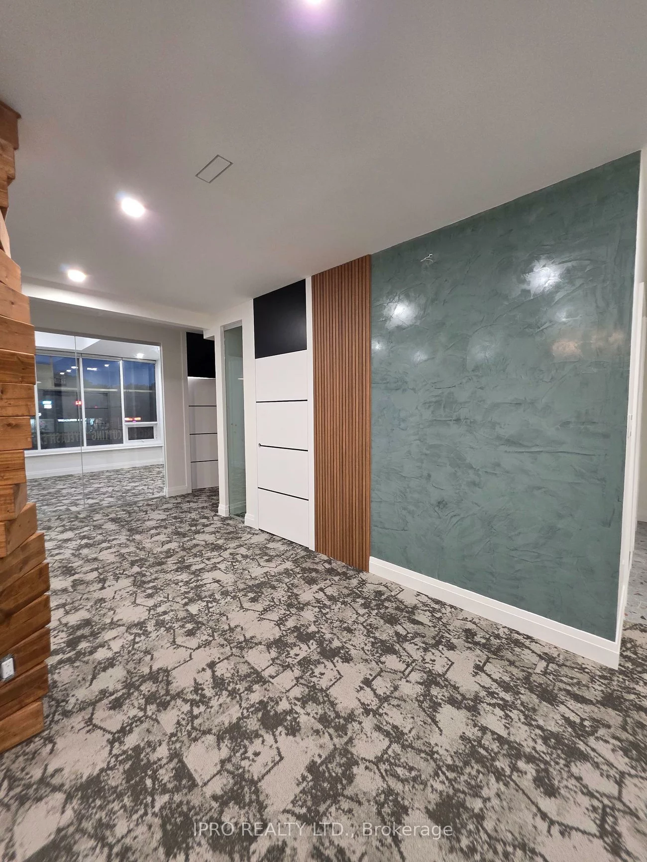 8119, Yonge, Royal Orchard, Markham