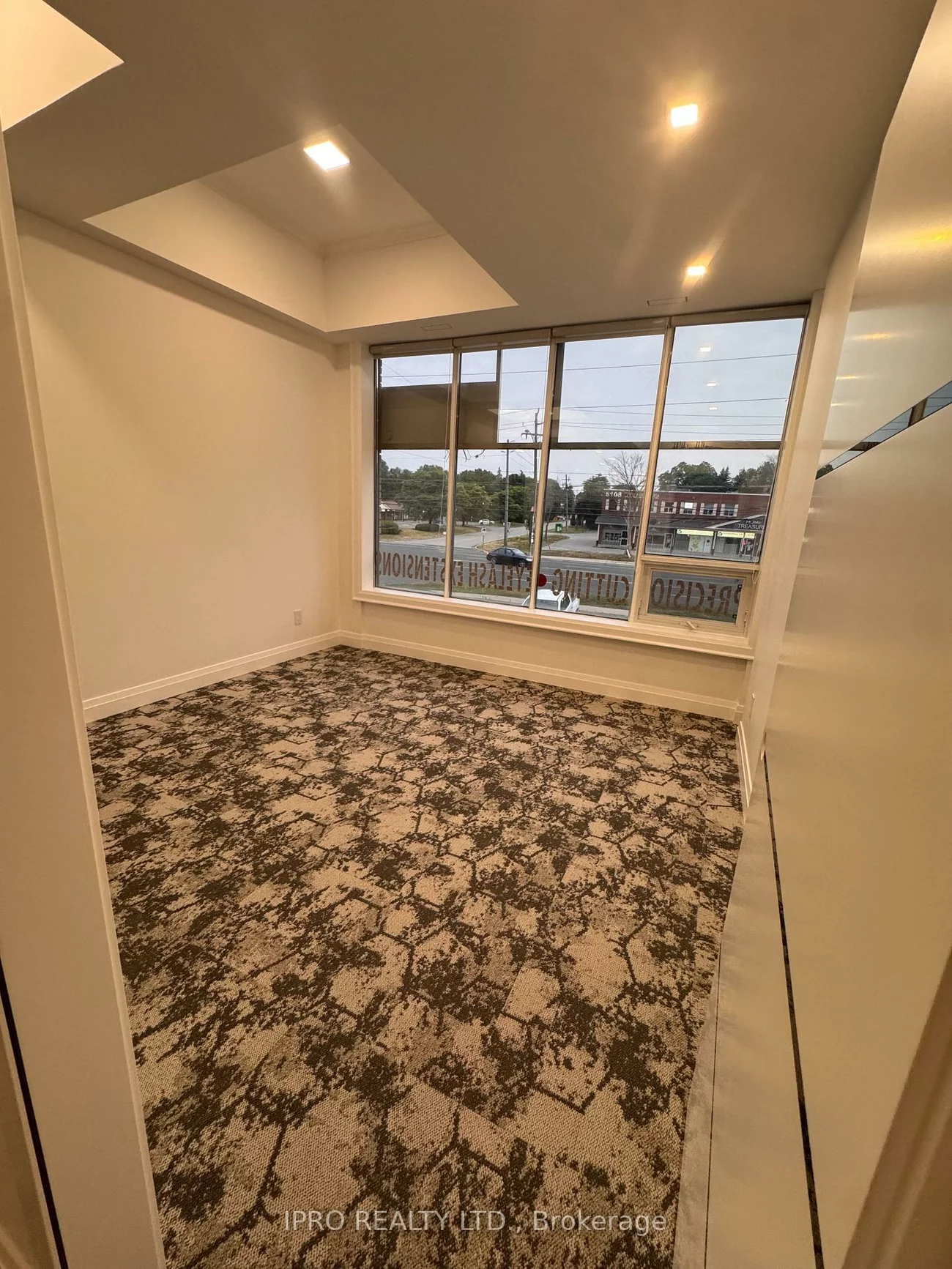 8119, Yonge, Royal Orchard, Markham