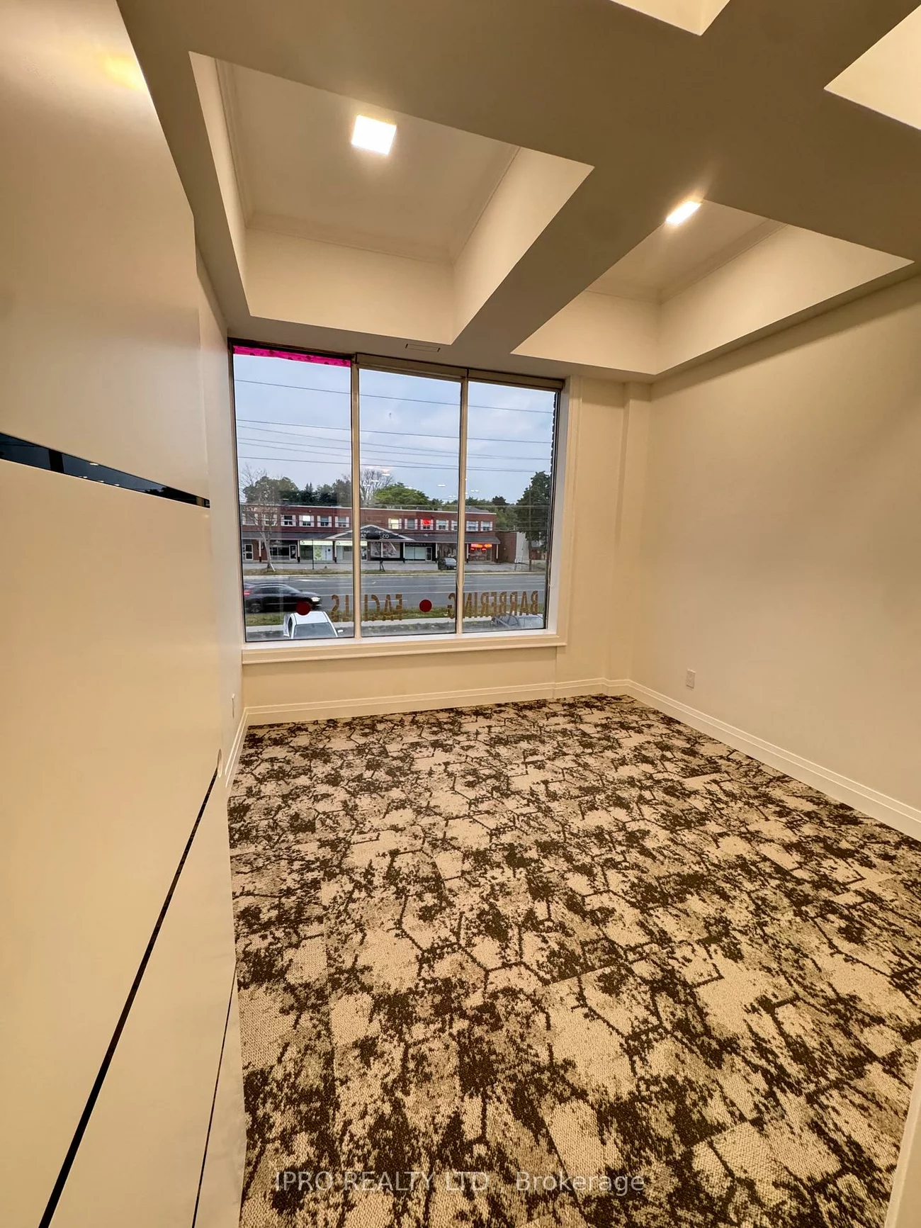 8119, Yonge, Royal Orchard, Markham