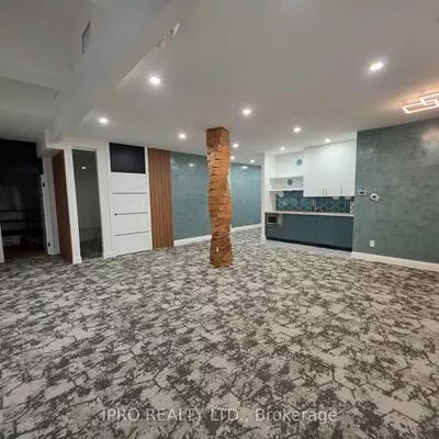 8119, Yonge, Royal Orchard, Markham