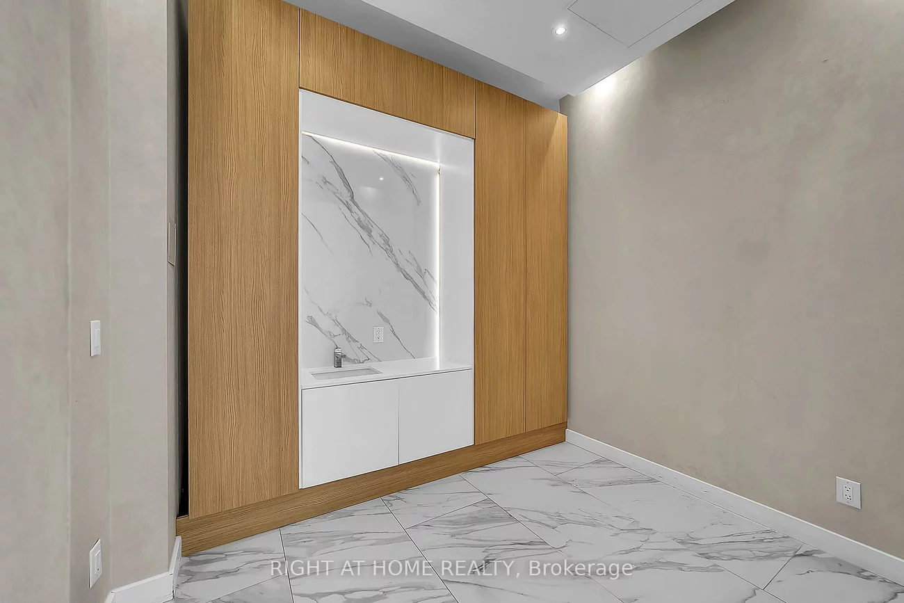 7191, Yonge, Thornhill, Markham
