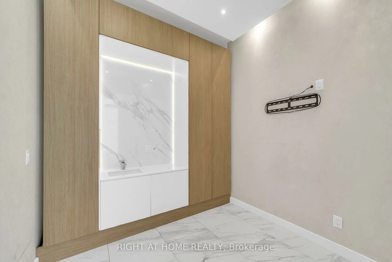 7191, Yonge, Thornhill, Markham