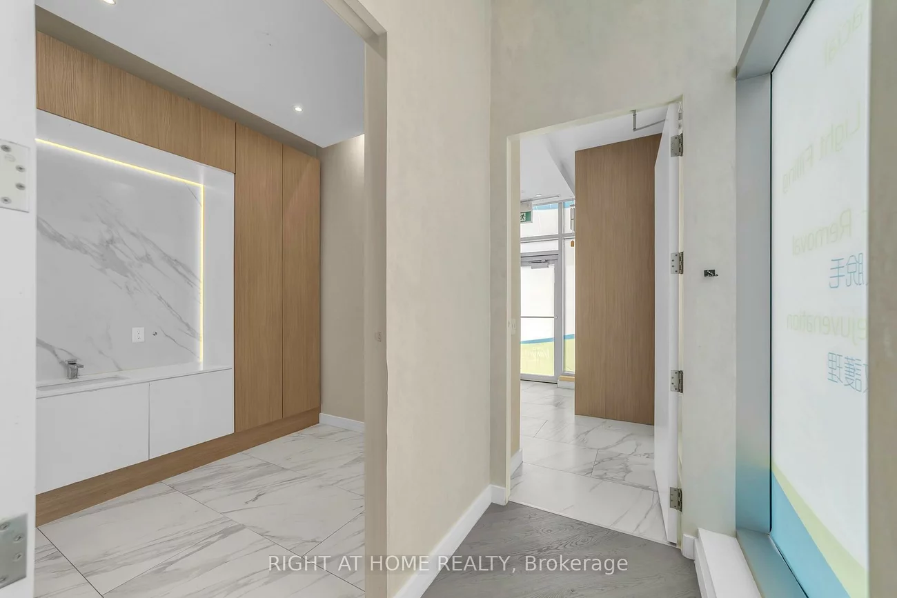 7191, Yonge, Thornhill, Markham