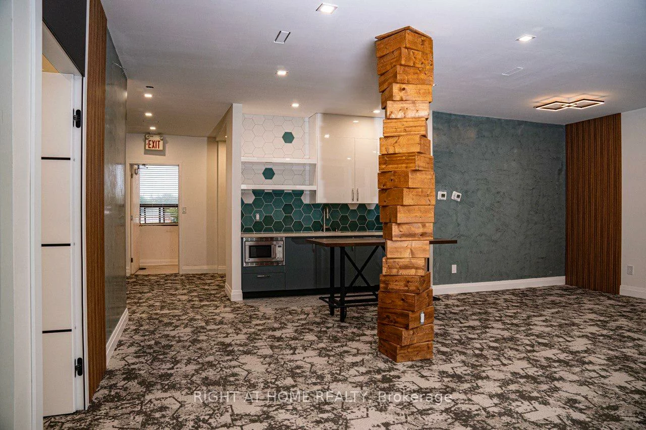 8119, Yonge, Royal Orchard, Markham