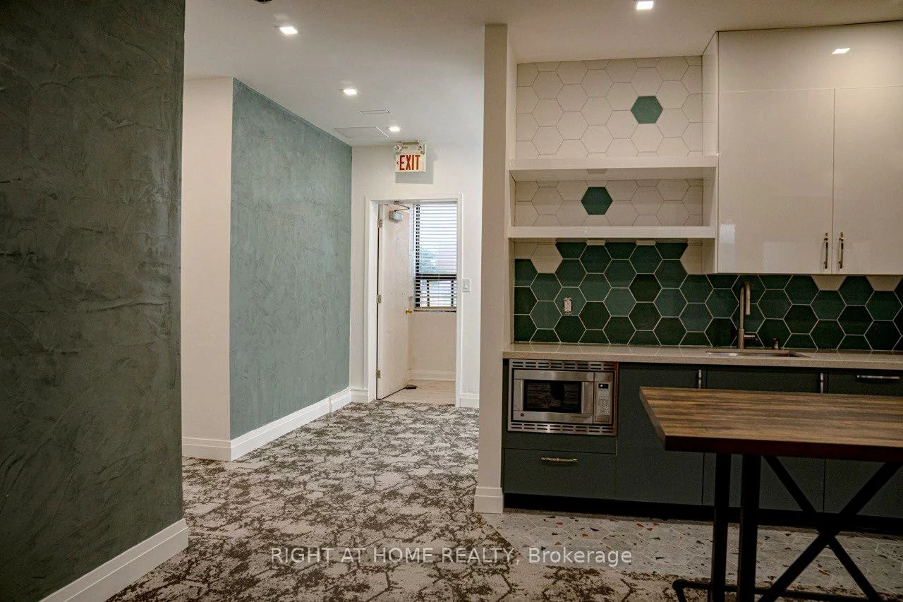 8119, Yonge, Royal Orchard, Markham