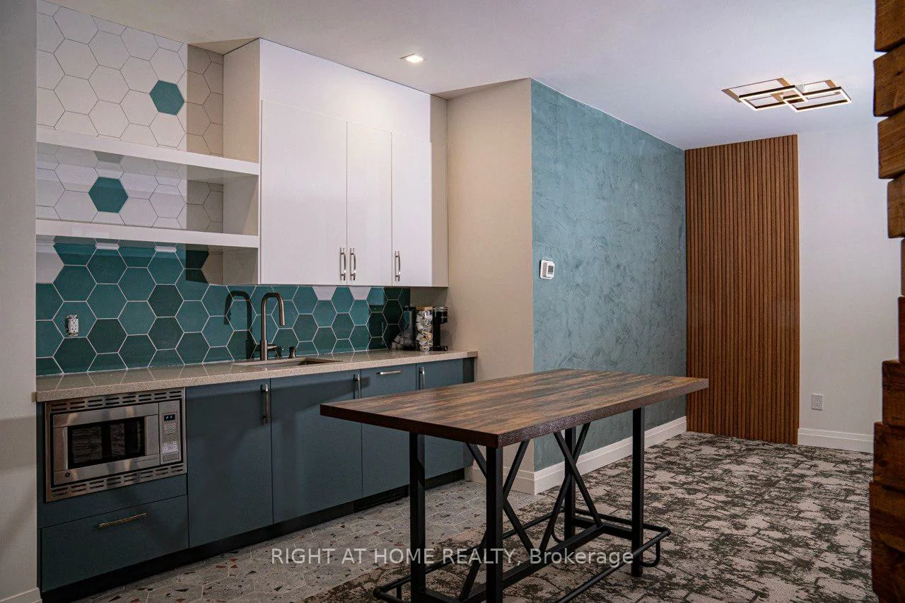 8119, Yonge, Royal Orchard, Markham
