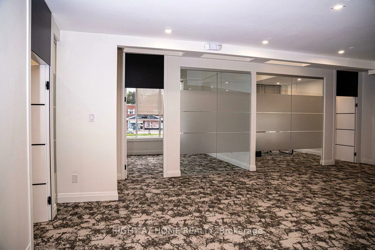 8119, Yonge, Royal Orchard, Markham