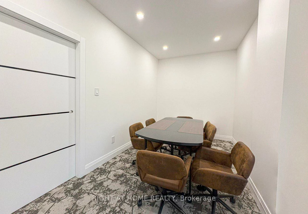 8119, Yonge, Royal Orchard, Markham
