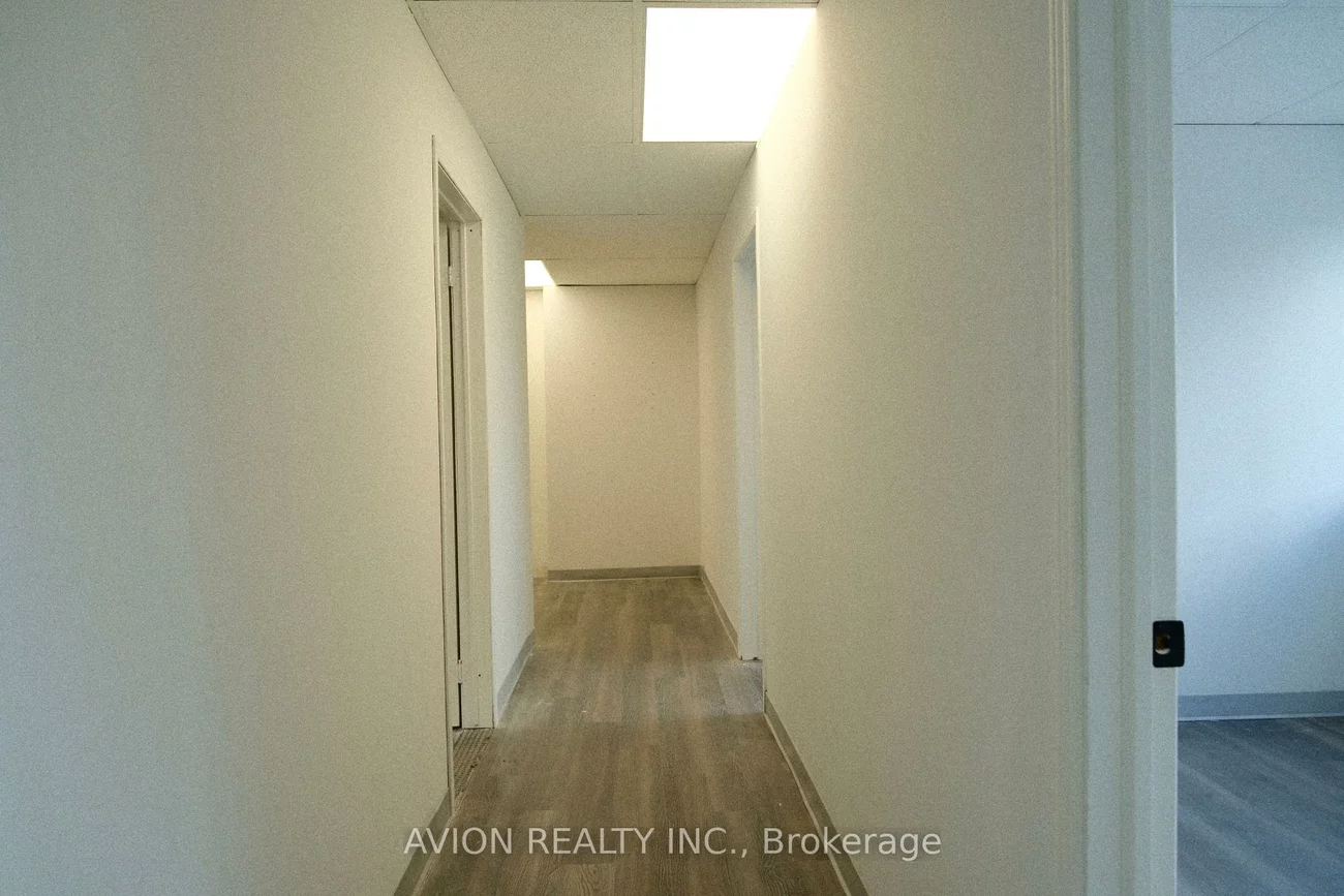 7027, Yonge, Thornhill, Markham