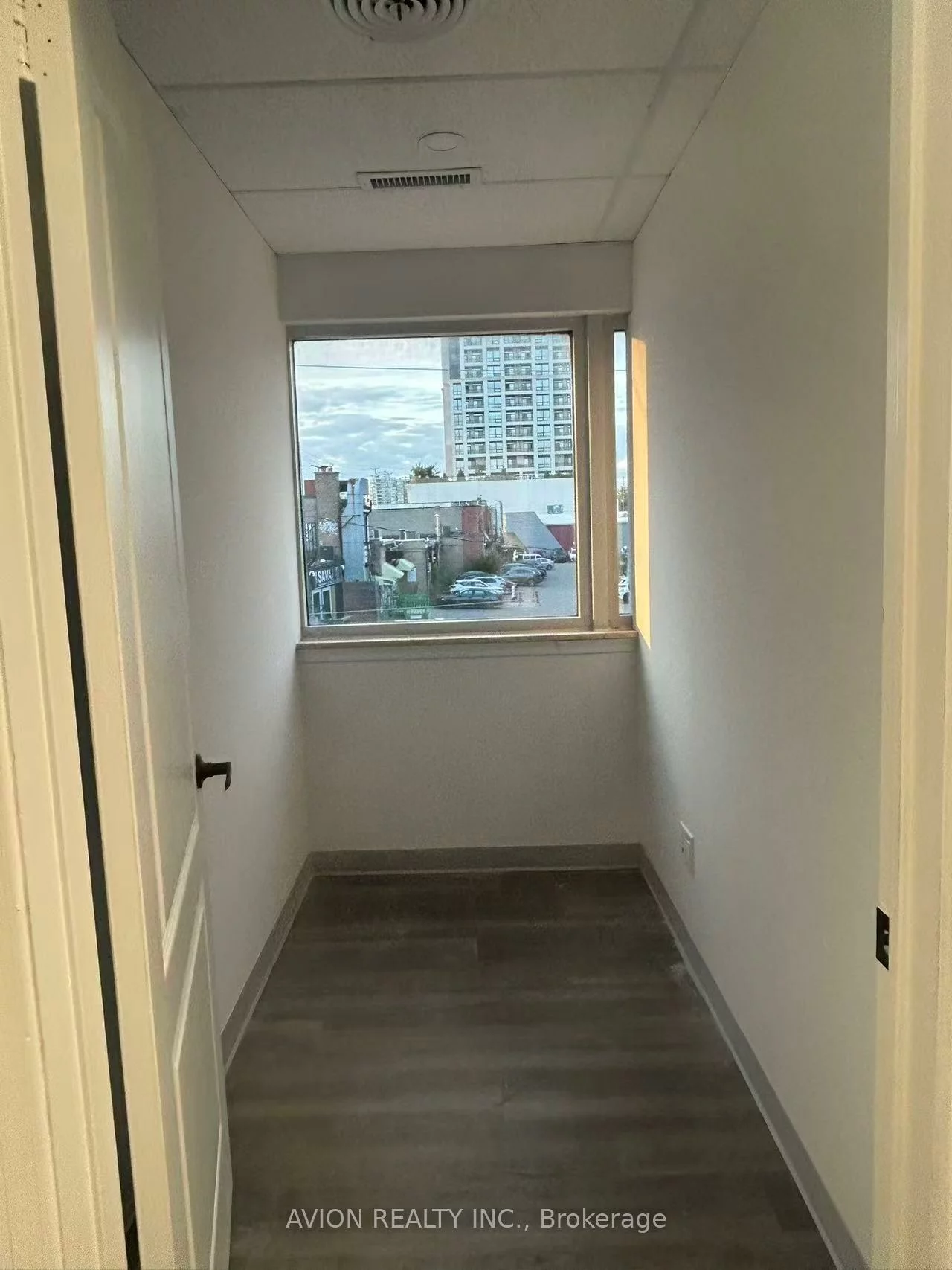 7027, Yonge, Thornhill, Markham