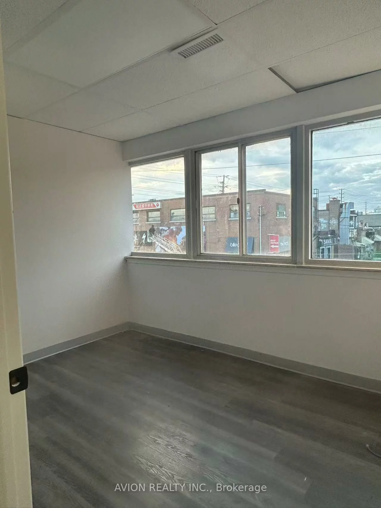 7027, Yonge, Thornhill, Markham