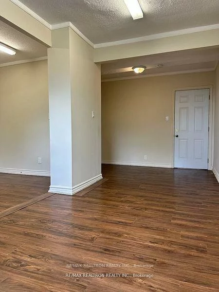 7717, Yonge, Thornhill, Markham