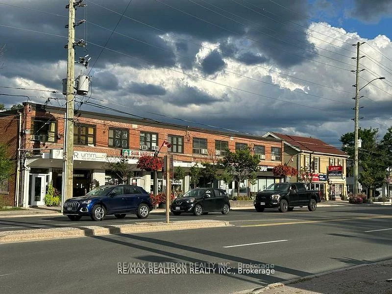 7717, Yonge, Thornhill, Markham