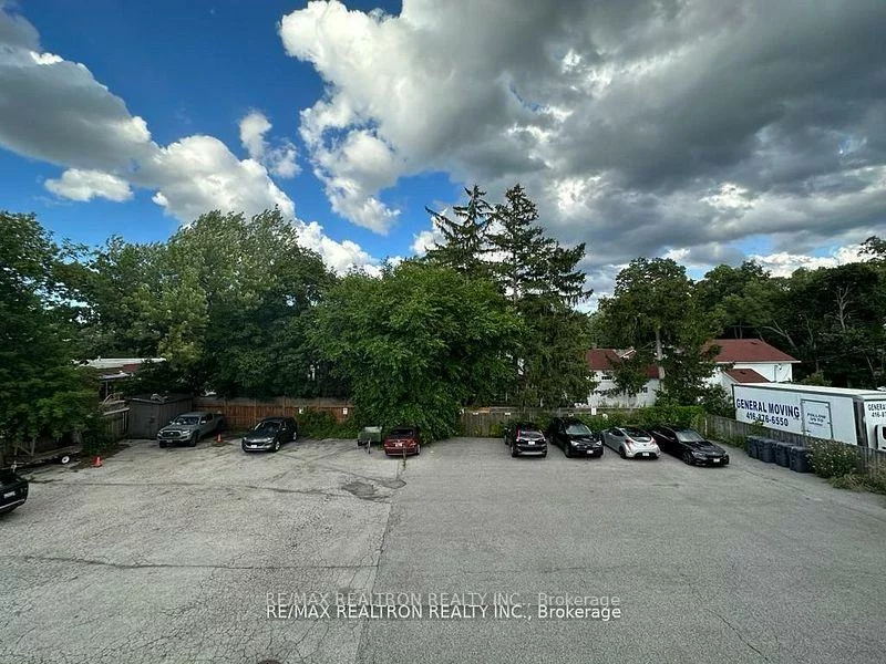 7717, Yonge, Thornhill, Markham