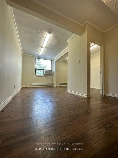 7717, Yonge, Thornhill, Markham