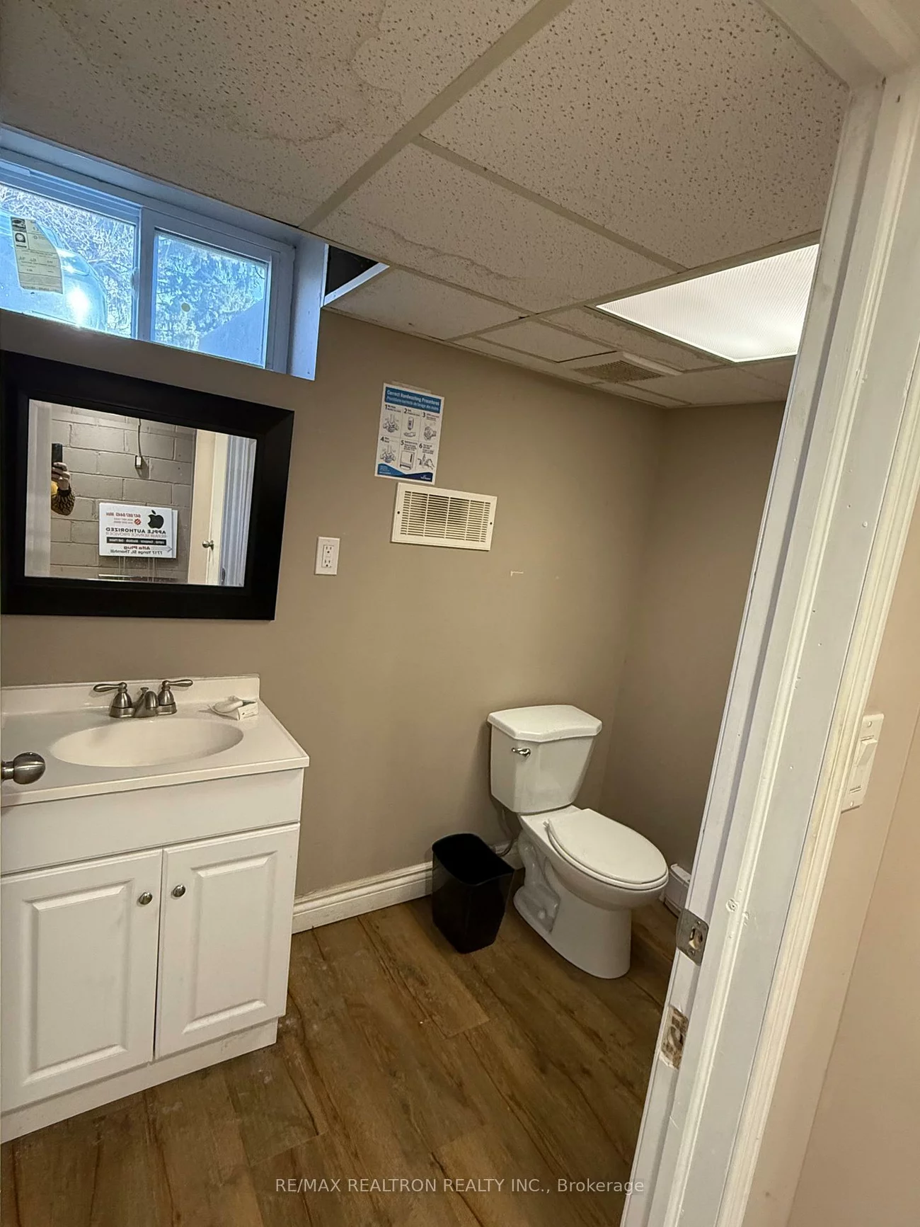 7717, Yonge, Thornhill, Markham