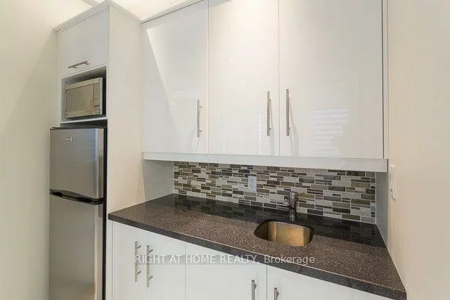 7191, Yonge, Grandview, Markham