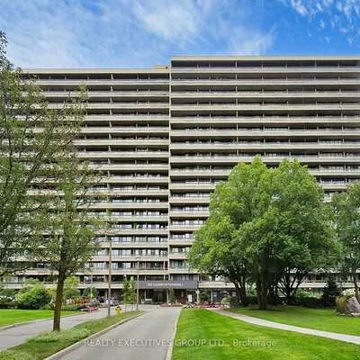 8111, Yonge, Royal Orchard, Markham