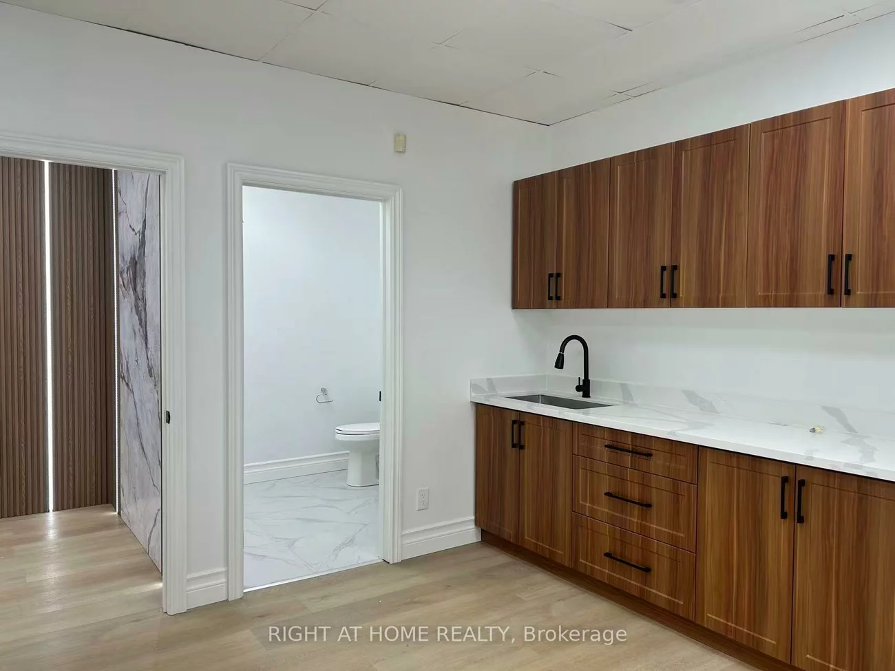 145, Royal Crest, Milliken Mills West, Markham