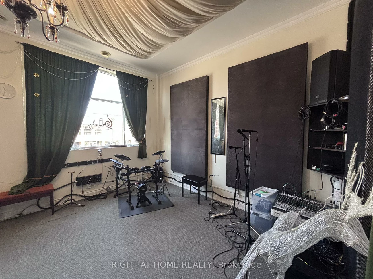 8791, Woodbine, Buttonville, Markham