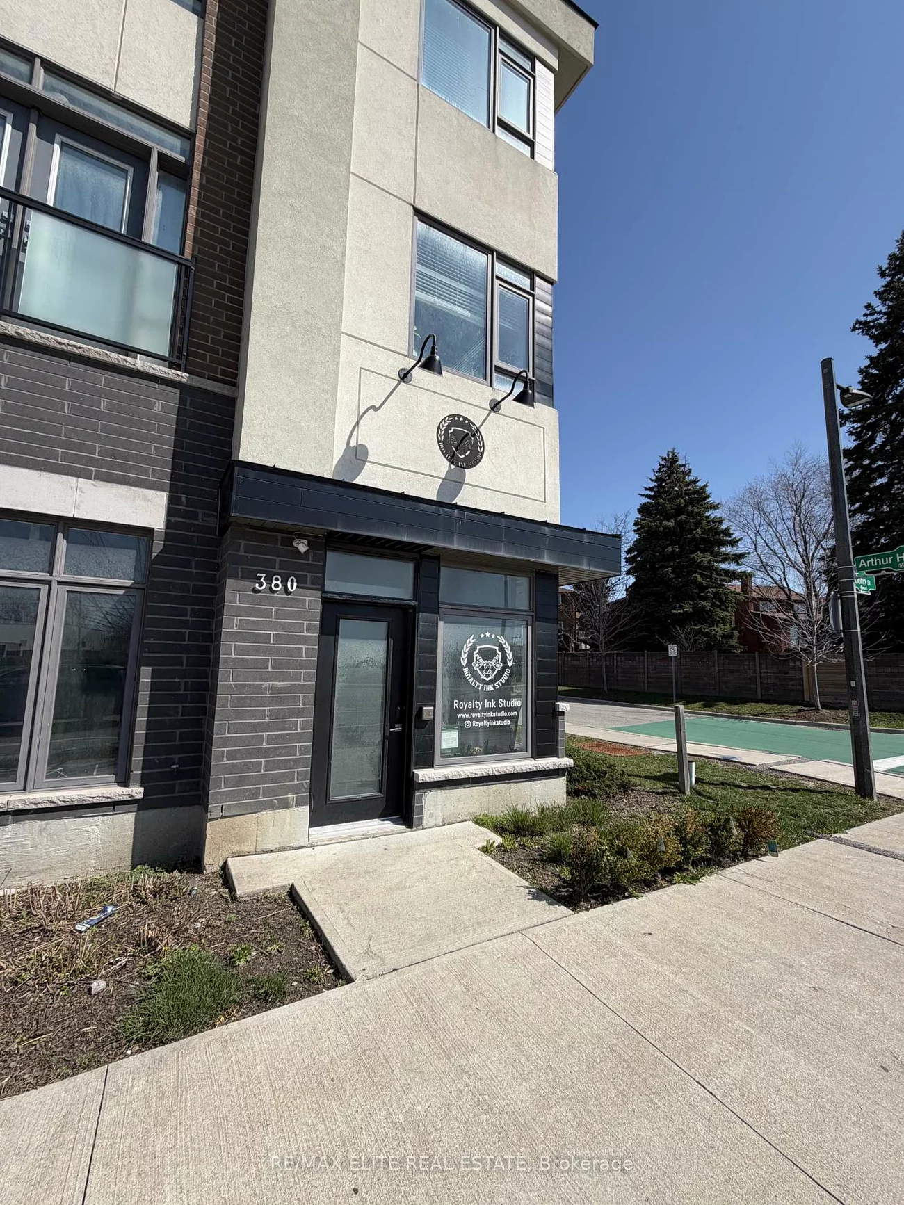380, John, Aileen-Willowbrook, Markham