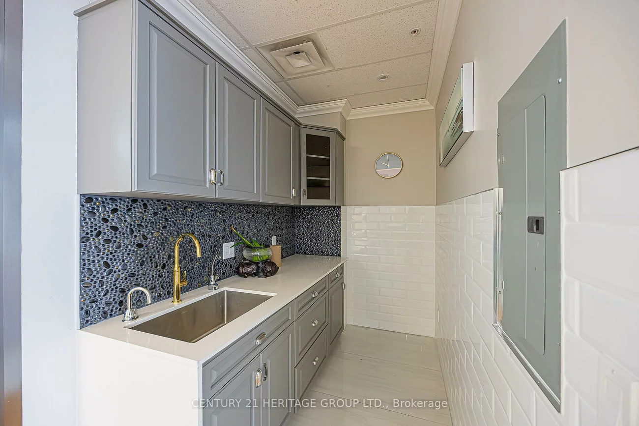 7191, Yonge, Thornhill, Markham