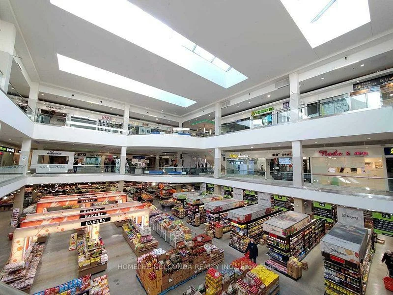 7181, Yonge, Thornhill, Markham