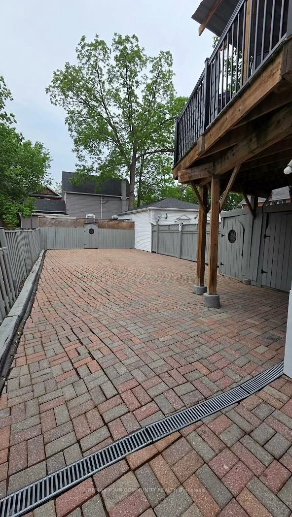 10, Centre, Old Markham Village, Markham