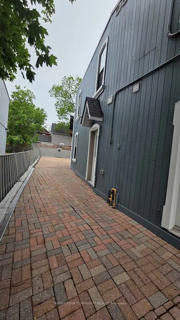 10, Centre, Old Markham Village, Markham