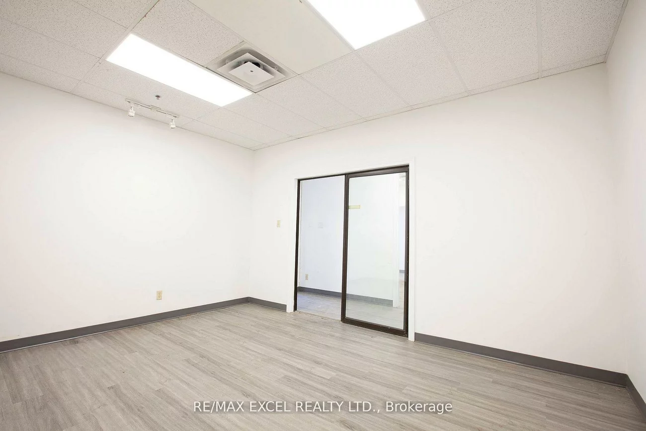37, Ferrier, Milliken Mills West, Markham