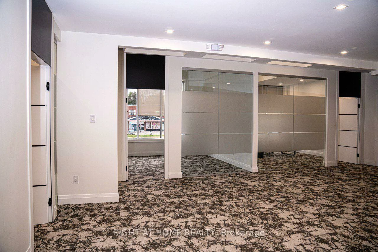8119, Yonge, Royal Orchard, Markham