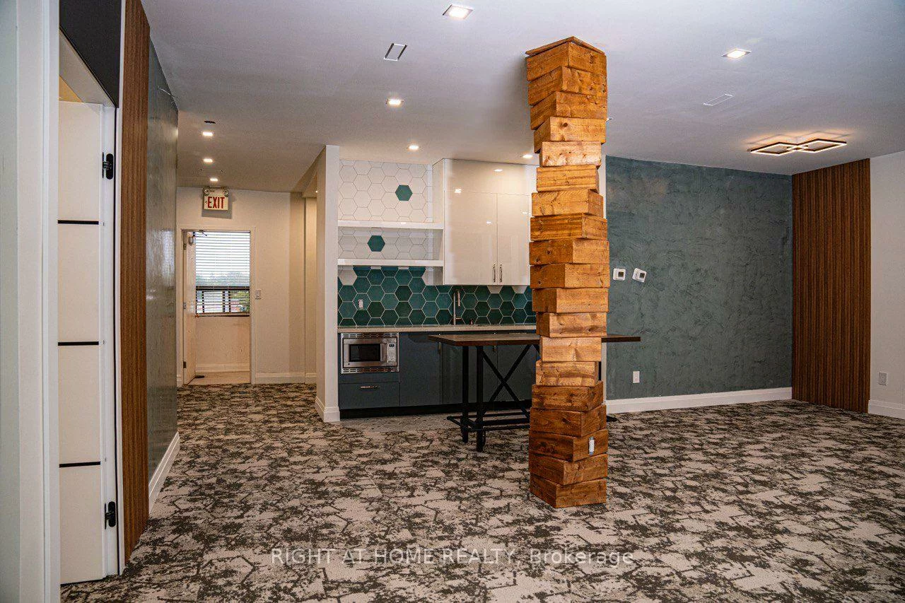 8119, Yonge, Royal Orchard, Markham