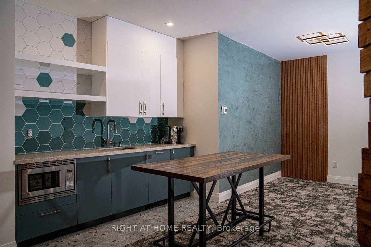8119, Yonge, Royal Orchard, Markham