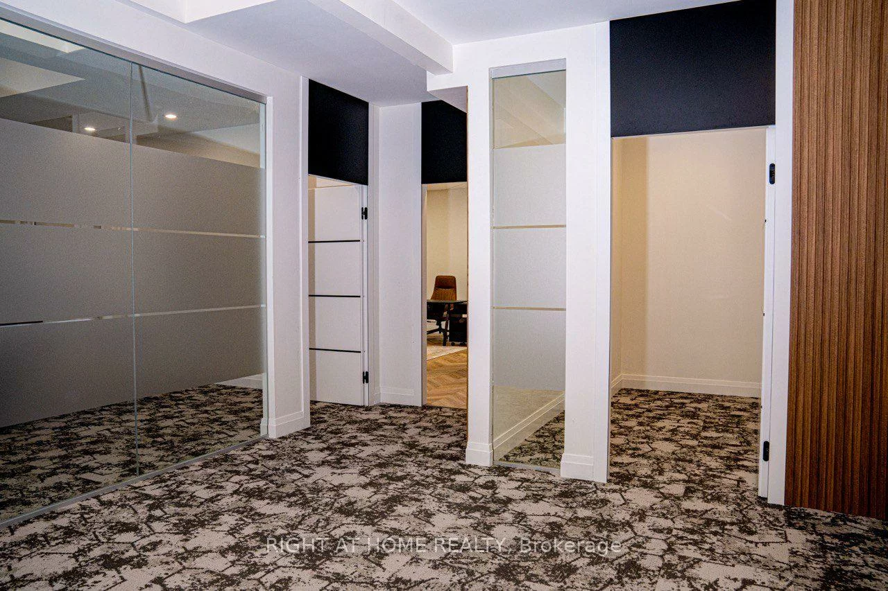 8119, Yonge, Royal Orchard, Markham