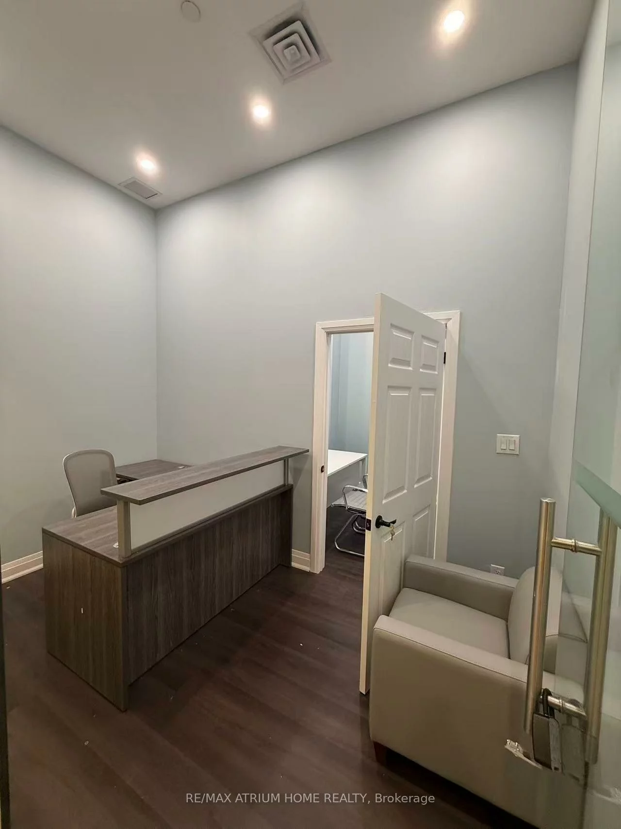 9390, Woodbine, Cachet, Markham