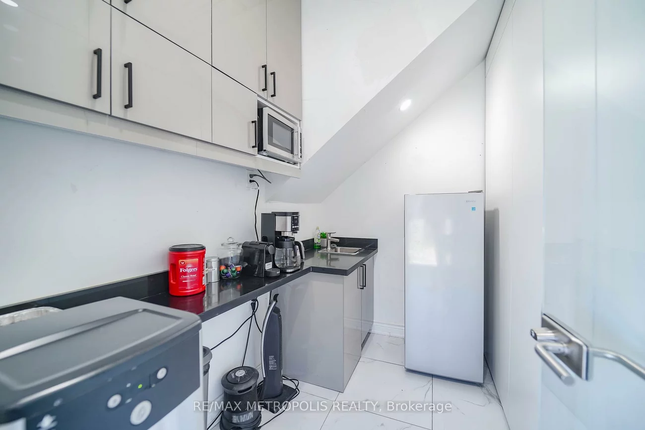 7393, Markham, Cedarwood, Markham