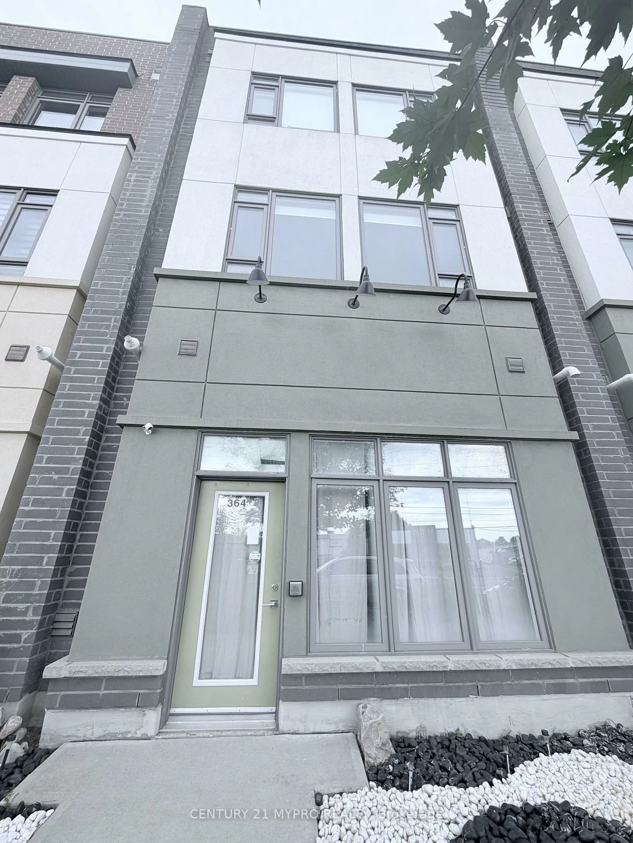 364, John, Aileen-Willowbrook, Markham